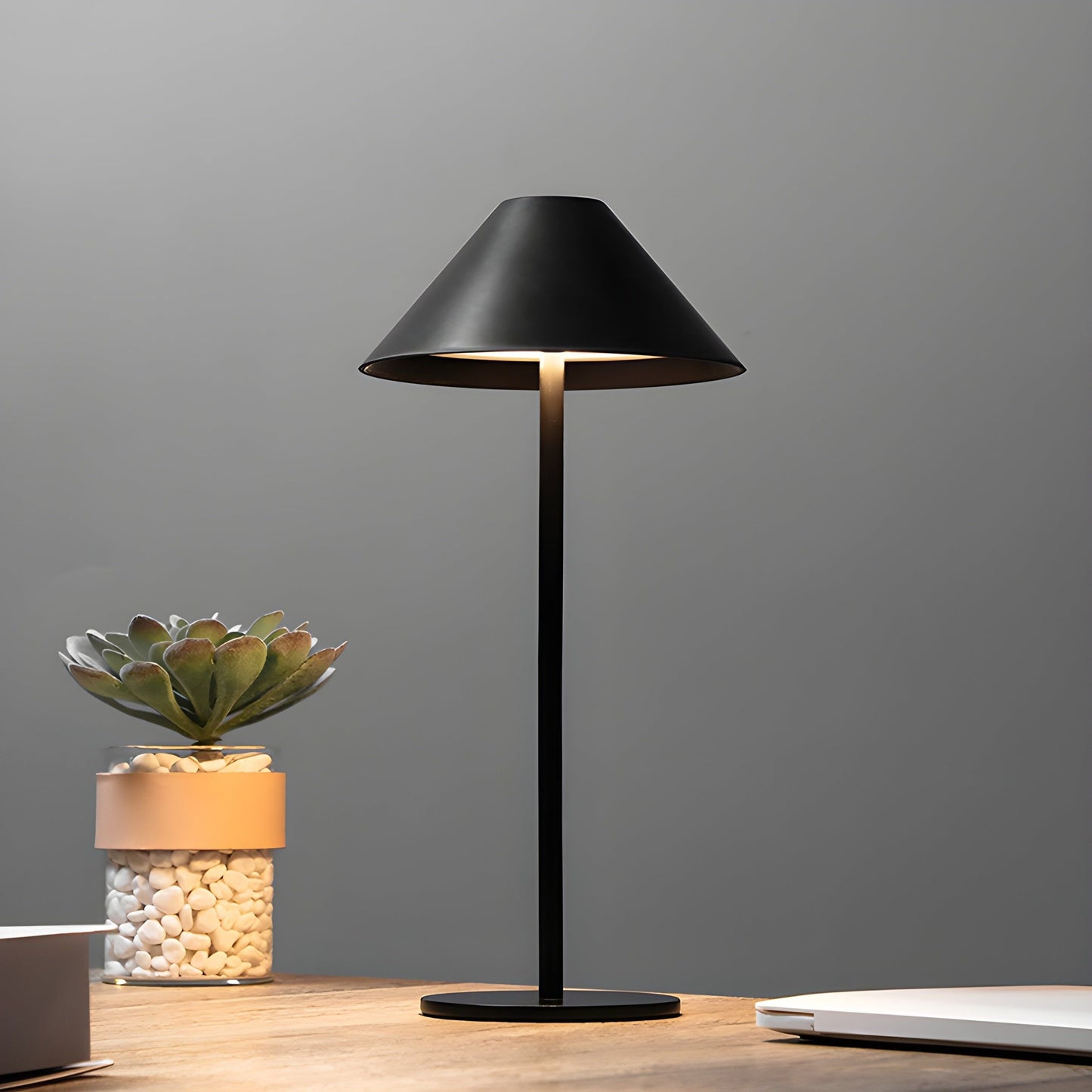 Skorter | Minimalistic dimmable Touch table lamp - waterproof and rechargeable light Color