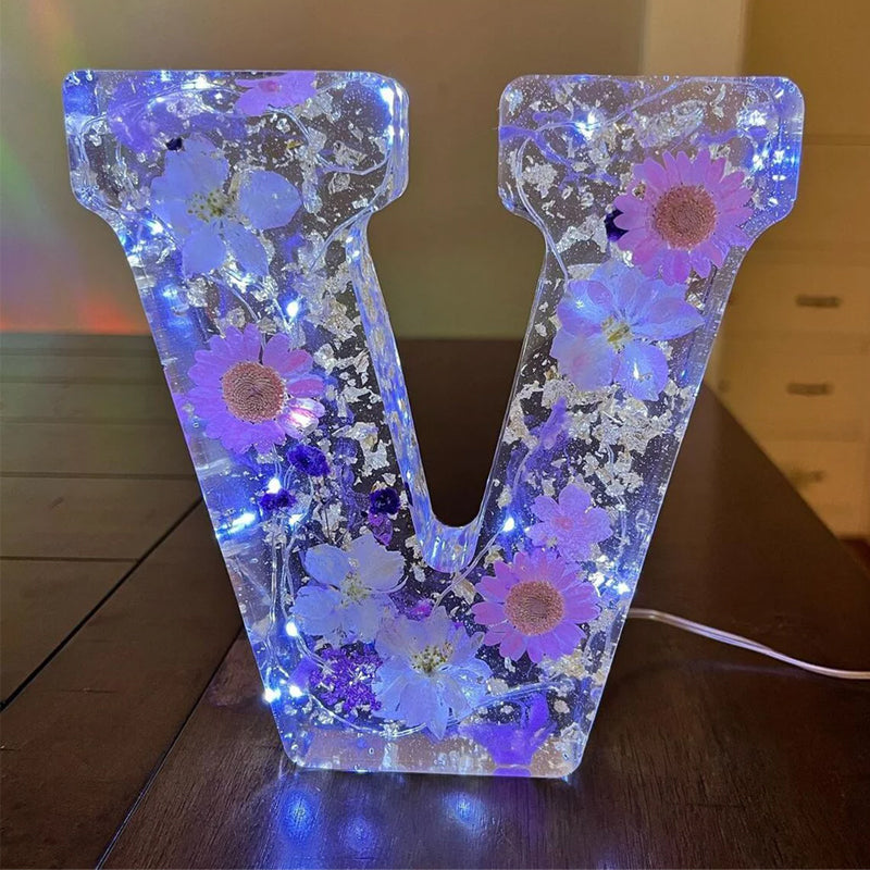 Skorter | Dried Flower Letter Nightstand Lamp