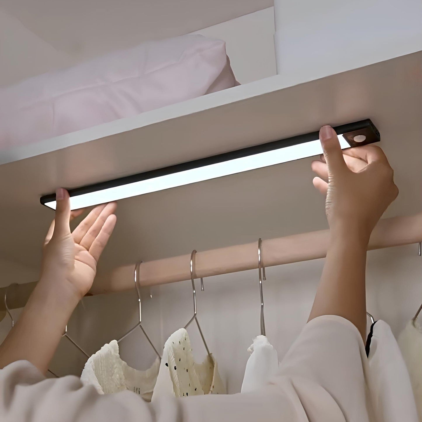 Skorter | Wireless Motion Sensor Lamp - GlowMotion