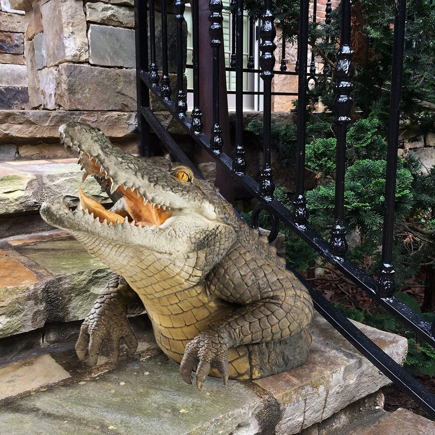 Skorter | Garden Swamp Gator Statue