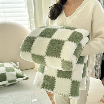 Skorter | Cozy Traditional Checkered Flannel Blanket - Red/White or Black/White - Warm and Washable