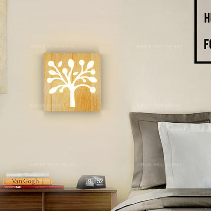 Skorter | NatureShine - Modern LED wall lamp made of solid wood with playful design