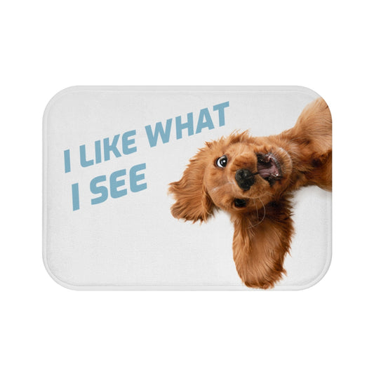 Skorter | Dog Looking Up Bath Mat