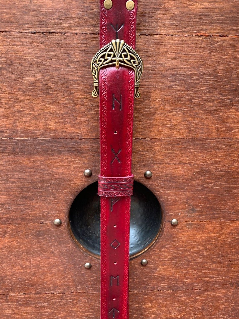 Skorter | Eivor Valhalla Raven Battle Damaged Viking Wooden Shield 30CM