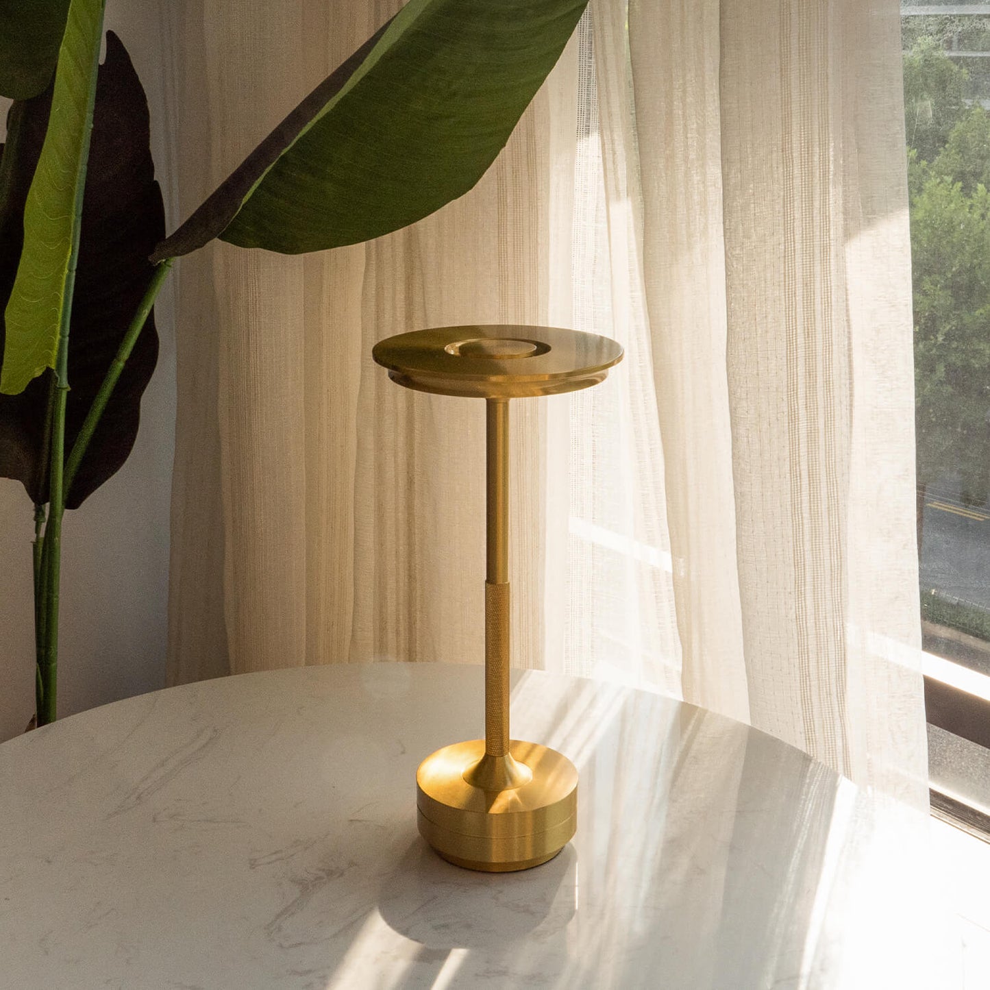 Skorter | Ambient Metallic Wireless Table Lamp
