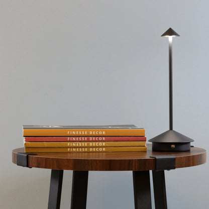 Skorter | Shade Crest Rechargeable Table Lamp // Black