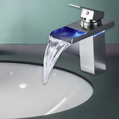 Skorter | VidricLED - Temperature dependent wall-mounted faucet