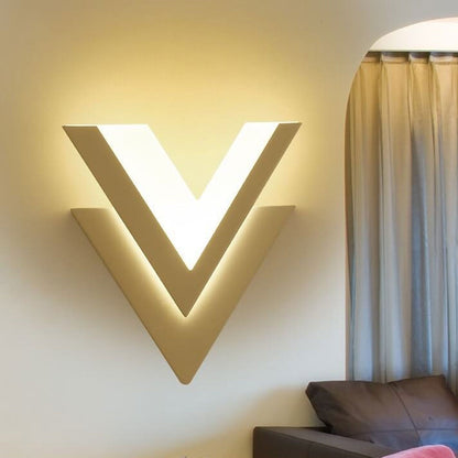 Skorter | Minimalist V-shaped LED wall lamp