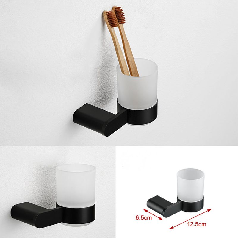 Skorter | Contemporary bathroom accessory single piece or in set made of black metal