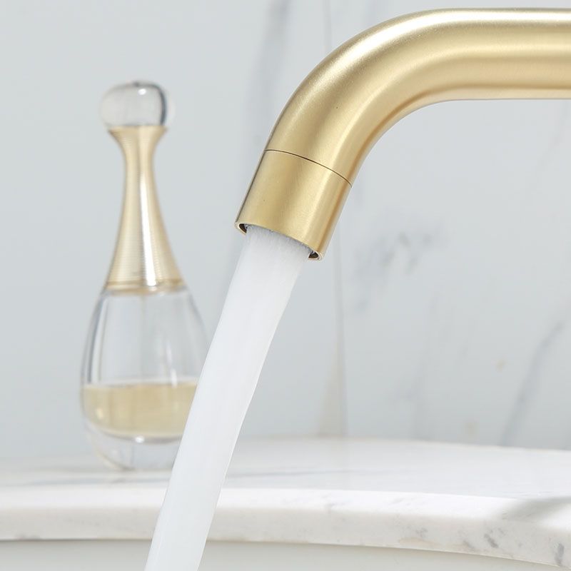 Skorter | Deck Mounted Roman Tub Faucet Low Arc Tub Faucet Set in Gold