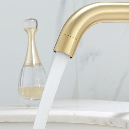 Skorter | Deck Mounted Roman Tub Faucet Low Arc Tub Faucet Set in Gold