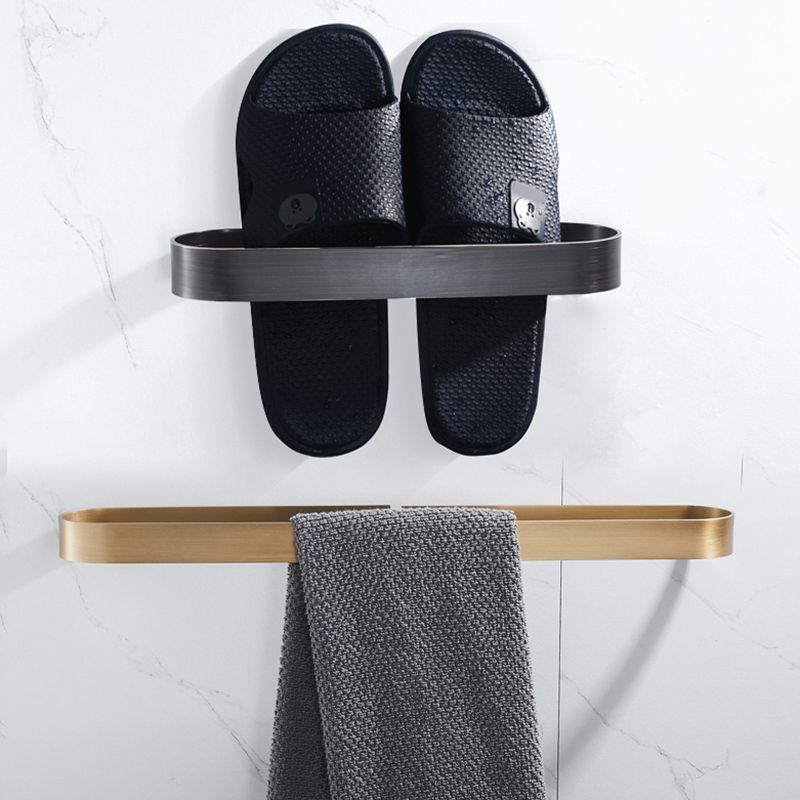 Skorter | 2-piece modern bathroom hardware set in gold/black, towel holder
