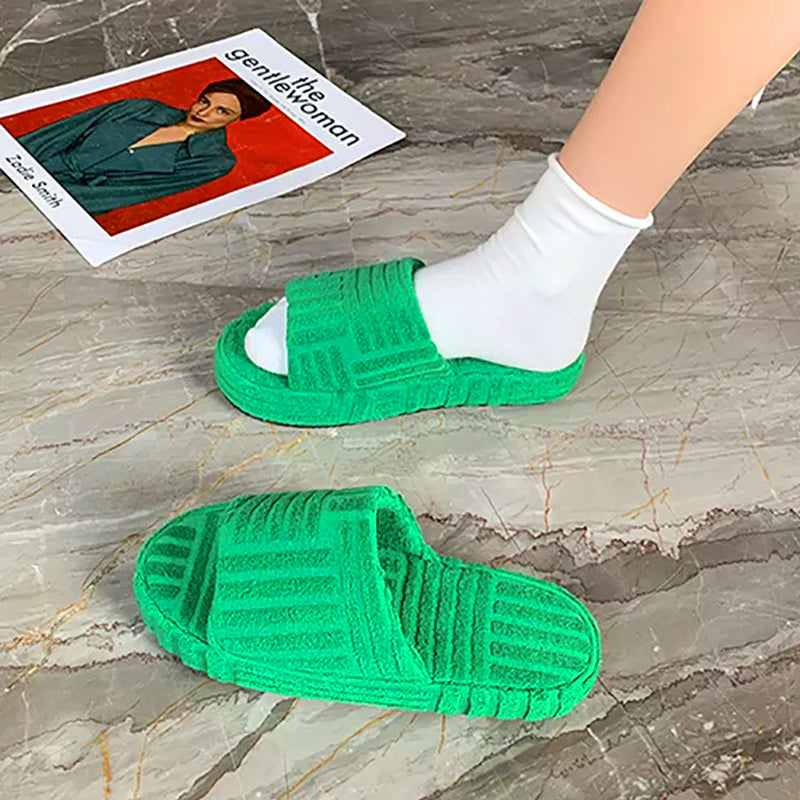 Skorter | Fluffy embossed house shoes