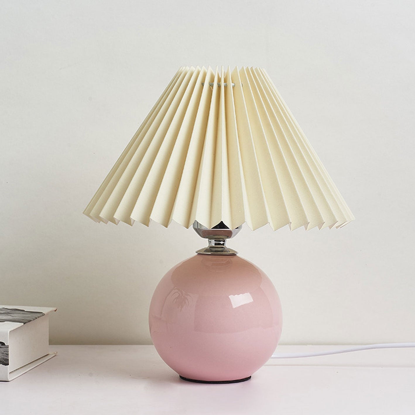 Skorter | Nordic minimalist 1-light table lamp made of ceramic with pleats