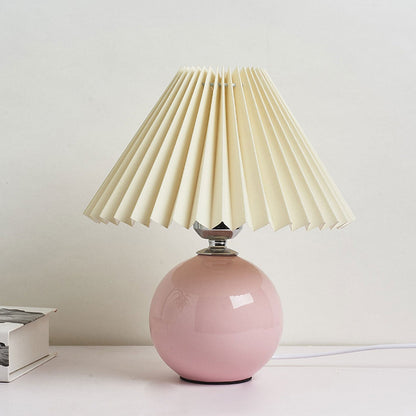 Skorter | Nordic minimalist 1-light table lamp made of ceramic with pleats
