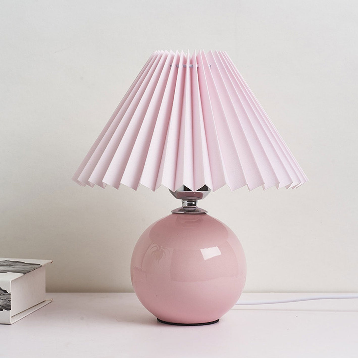 Skorter | Nordic minimalist 1-light table lamp made of ceramic with pleats