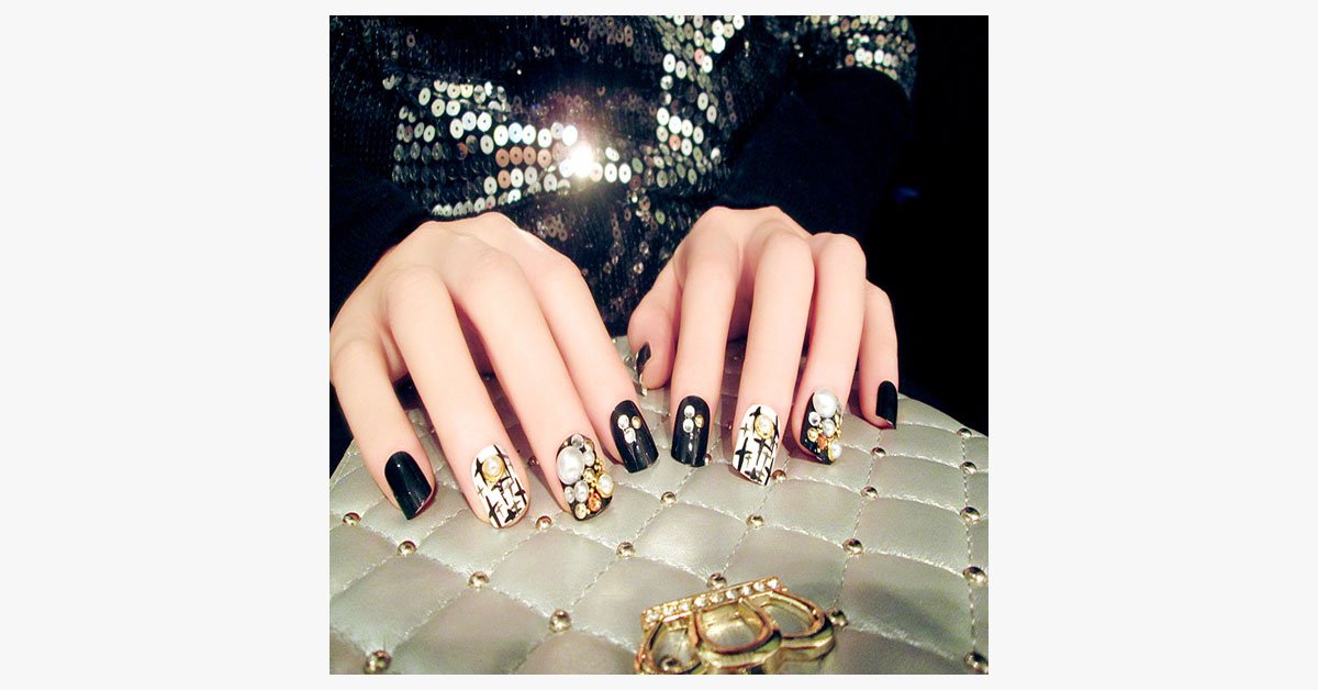 Skorter | Black Rhinestone Nails