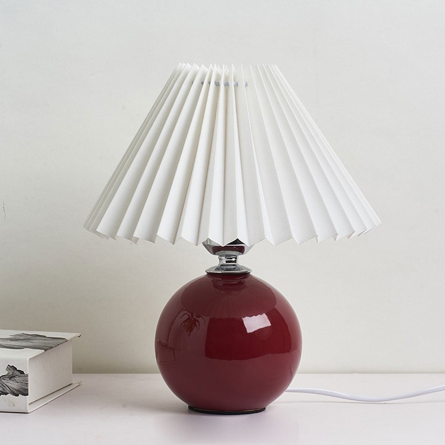 Skorter | Nordic minimalist 1-light table lamp made of ceramic with pleats