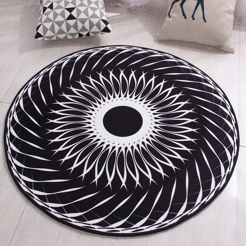 Skorter | Black and White Moroccan Carpet Polyester Flower Pattern Carpet Pet Friendly Washable Non-Slip Back Carpet for Decoration