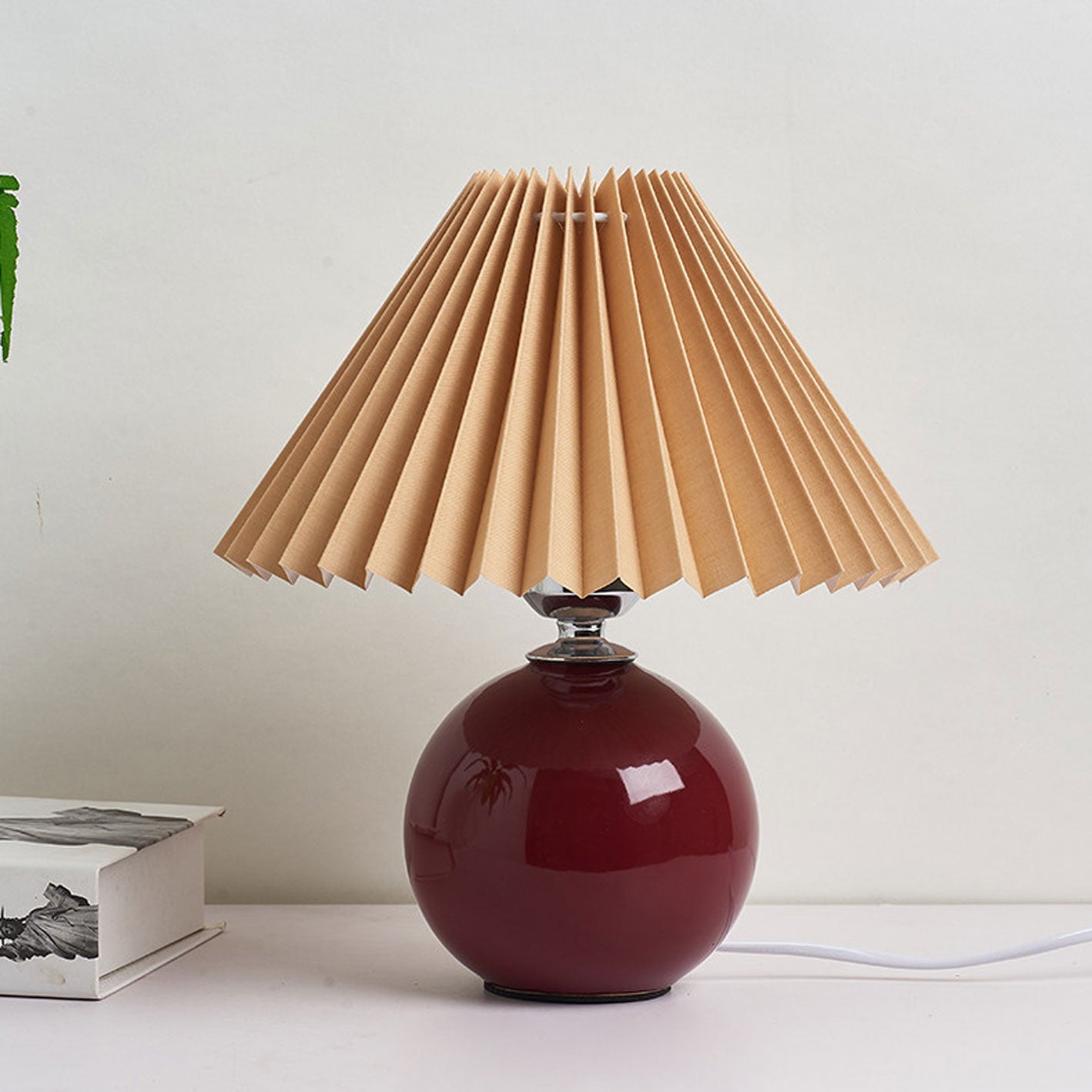 Skorter | Nordic minimalist 1-light table lamp made of ceramic with pleats