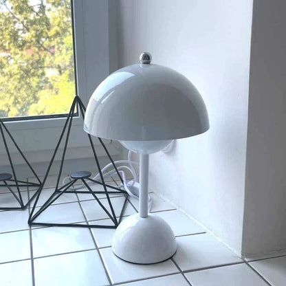 Skorter | Luxurious contemporary Nordic table lamp