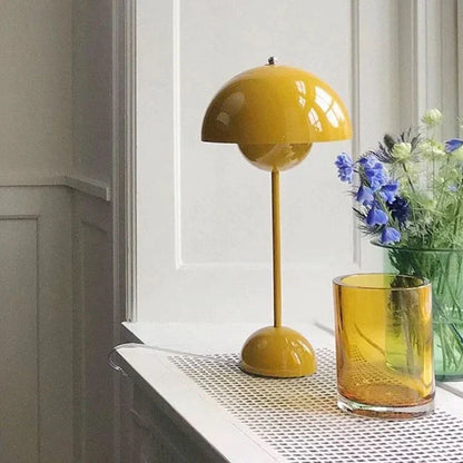 Skorter | Luxurious contemporary Nordic table lamp