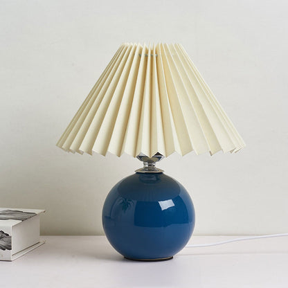 Skorter | Nordic minimalist 1-light table lamp made of ceramic with pleats