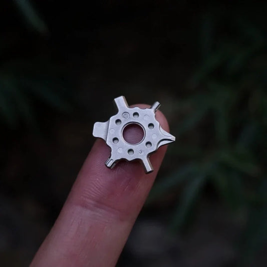 Skorter | Cool 4-in-1 Pry Tool & 6-in-1 Screwdriver Titanium Bead Chain