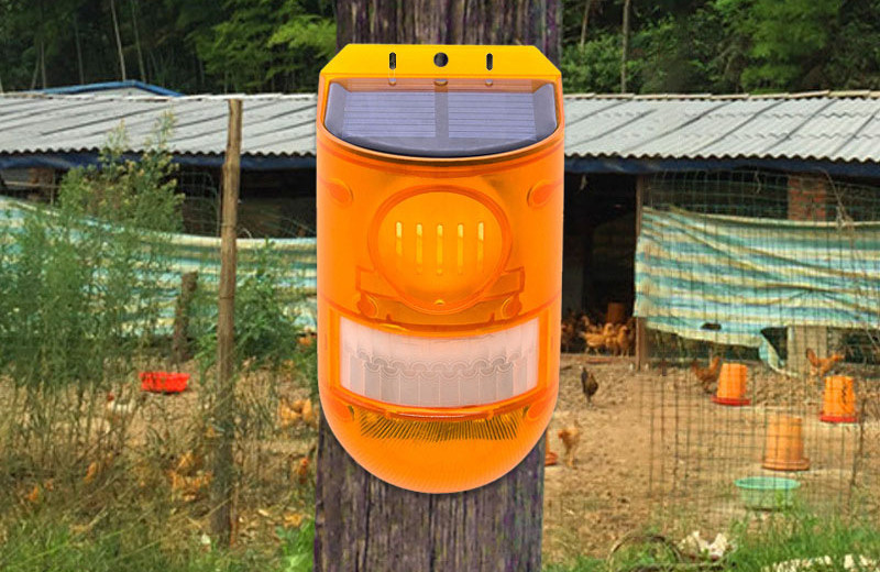 Skorter | Solar-powered animal repeller with alarm – Effective protection against animals