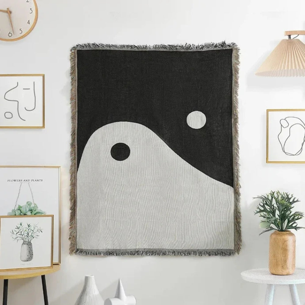 Skorter | Artistic Yin Yang Tapestry Throw Blanket