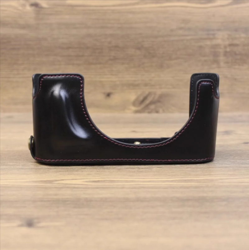 Skorter | 1/4 inch Thread PU Leather Camera Half Case Base for Leica M10 (Black)