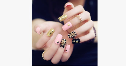 Skorter | Acrylic Nails with Rivets