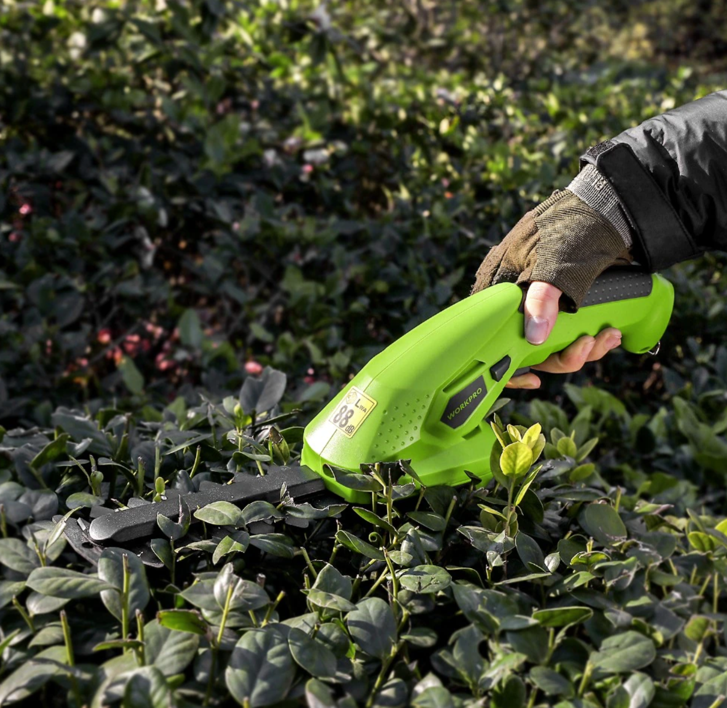 Skorter | Cordless Electric Hedge Trimmer with Safety Lock and Rechargeable Battery