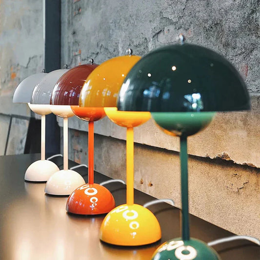 Skorter | Luxurious contemporary Nordic table lamp
