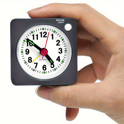 Skorter | TravelSquare - Kompakt reseväckarklocka med snooze och nattlampa