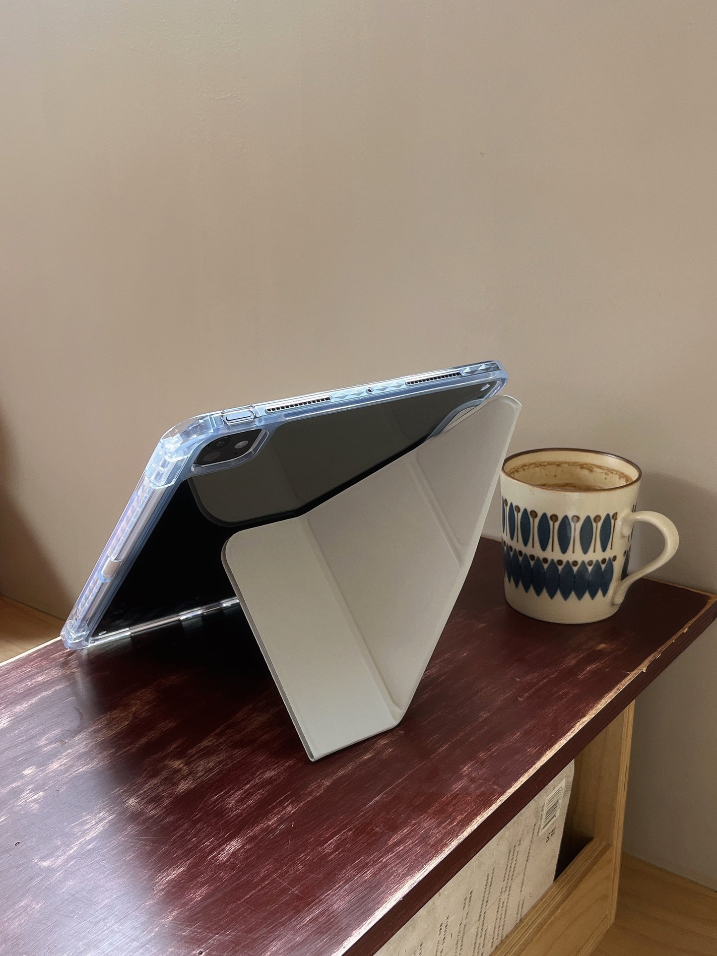 Skorter | Pastel Origami Stand iPad Case Slim Magnetic Foldable Stand
