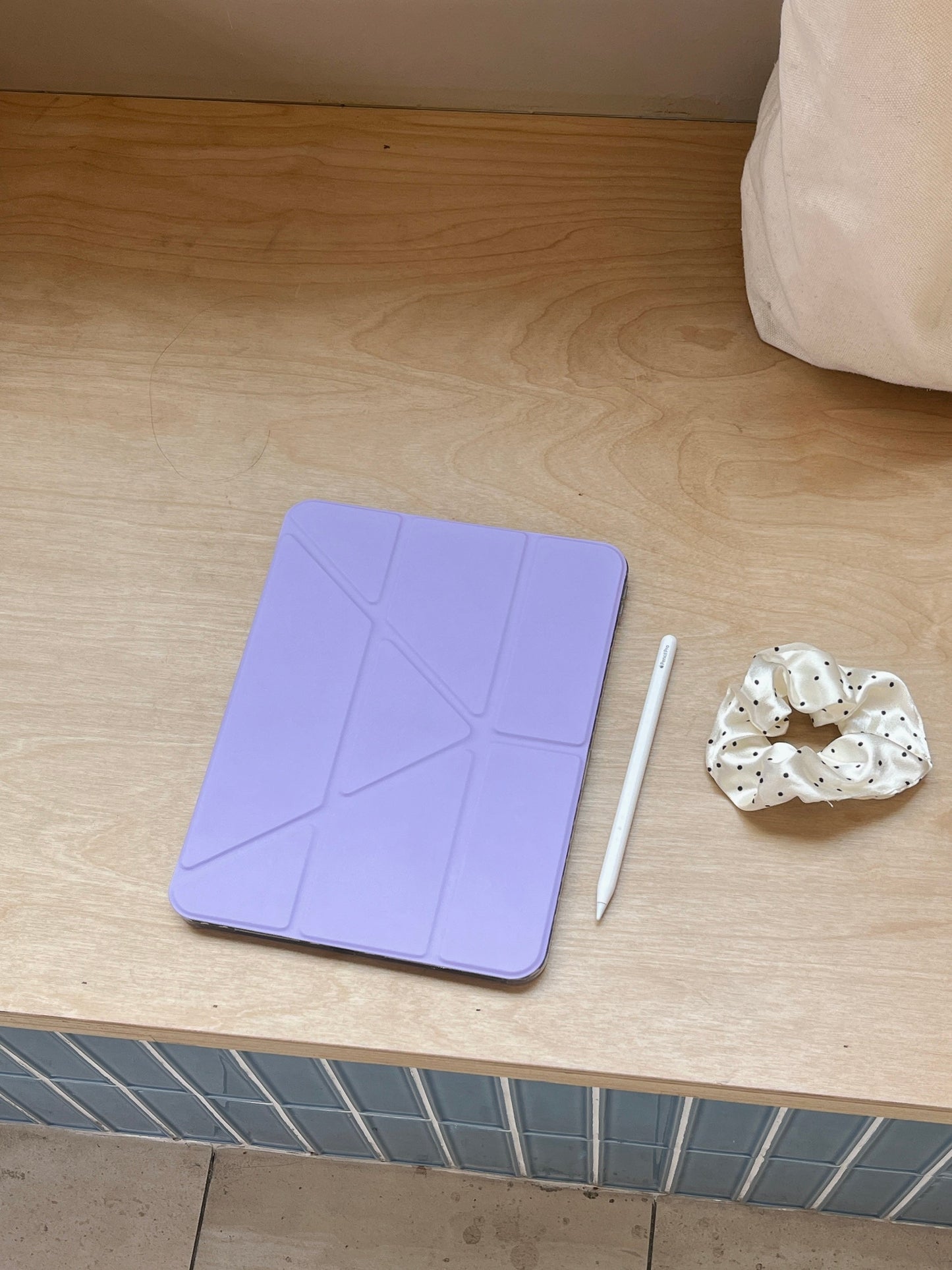 Skorter | Pastel Origami Stand iPad Case Slim Magnetic Foldable Stand