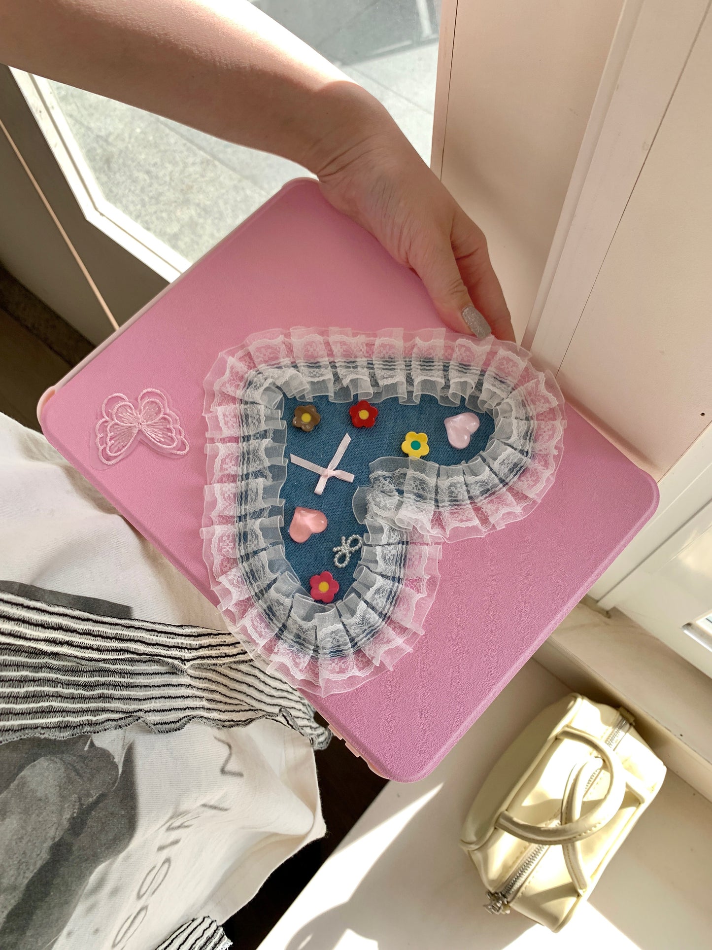 Skorter | Cute pink iPad case with heart lace design – Floral stand case