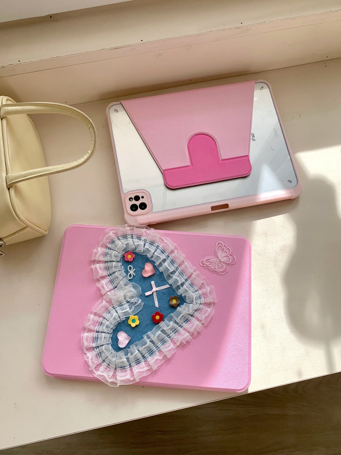 Skorter | Cute pink iPad case with heart lace design – Floral stand case