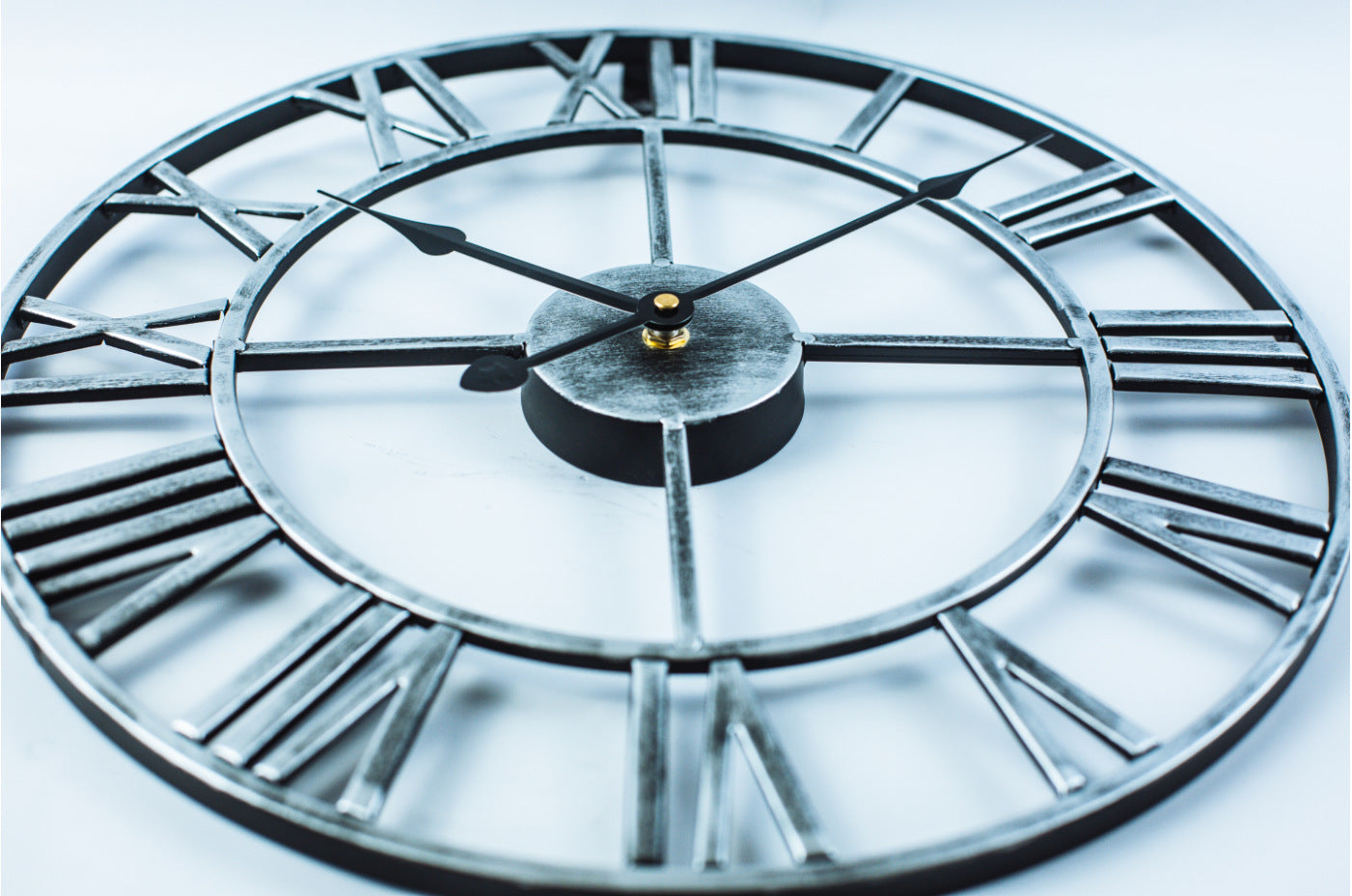 Skorter | Large Retro Wall Clock made of Iron in Vintage Style
