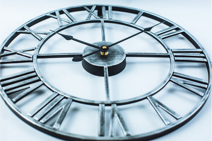 Skorter | Large Retro Wall Clock made of Iron in Vintage Style