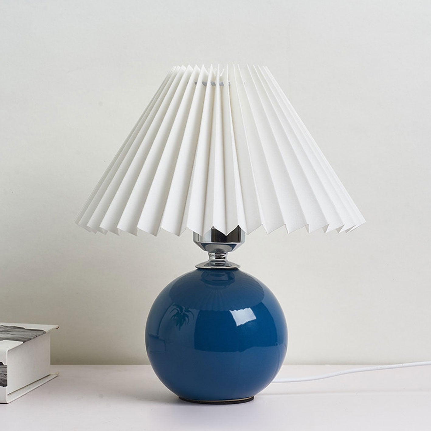 Skorter | Nordic minimalist 1-light table lamp made of ceramic with pleats