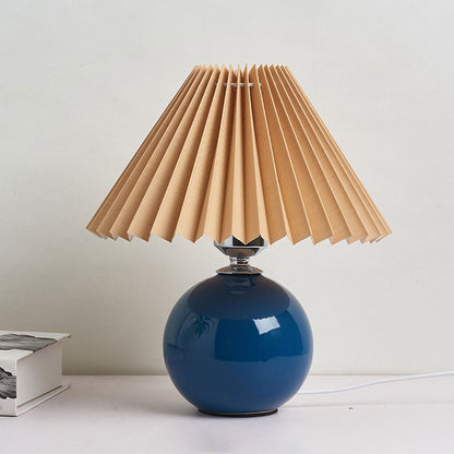 Skorter | Nordic minimalist 1-light table lamp made of ceramic with pleats