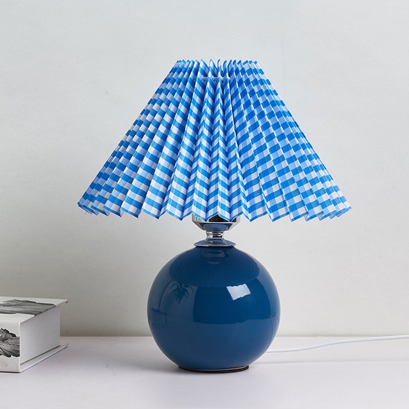 Skorter | Nordic minimalist 1-light table lamp made of ceramic with pleats