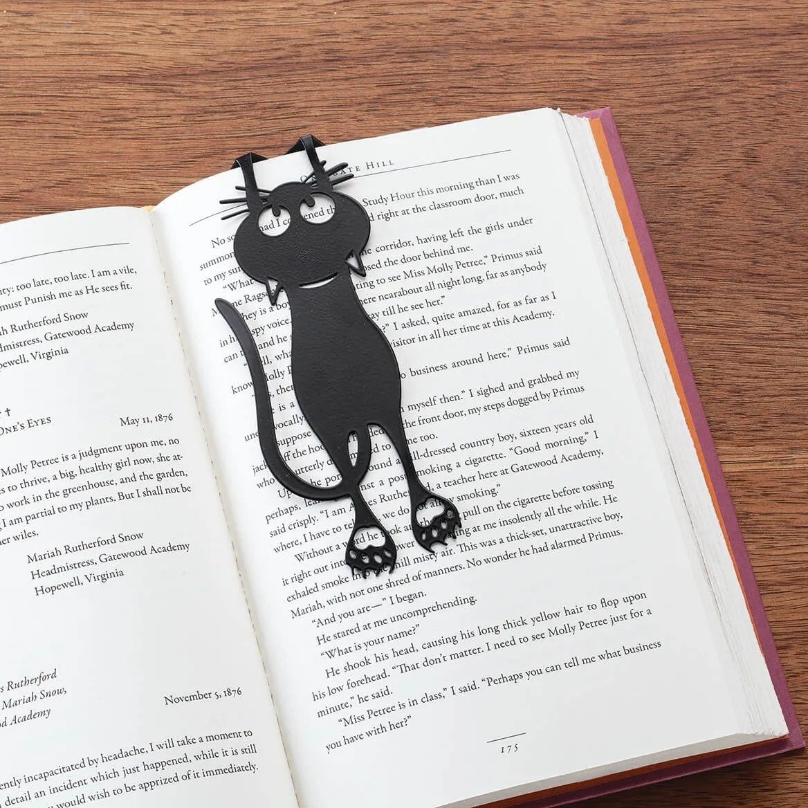 Skorter | Curious Cat Bookmark- Locate Reading Progress With Cute Cat Paws