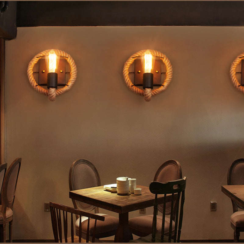 Skorter | Rinnande repvägglampa Rustik hallvägglampa med 1 lamphuvud och skena i trä