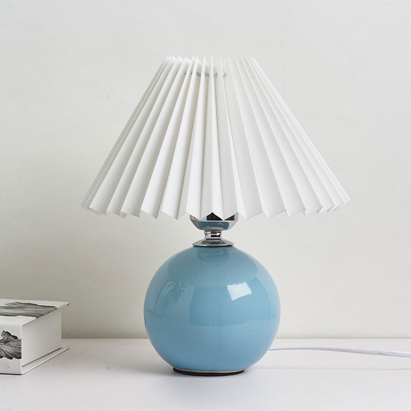 Skorter | Nordic minimalist 1-light table lamp made of ceramic with pleats