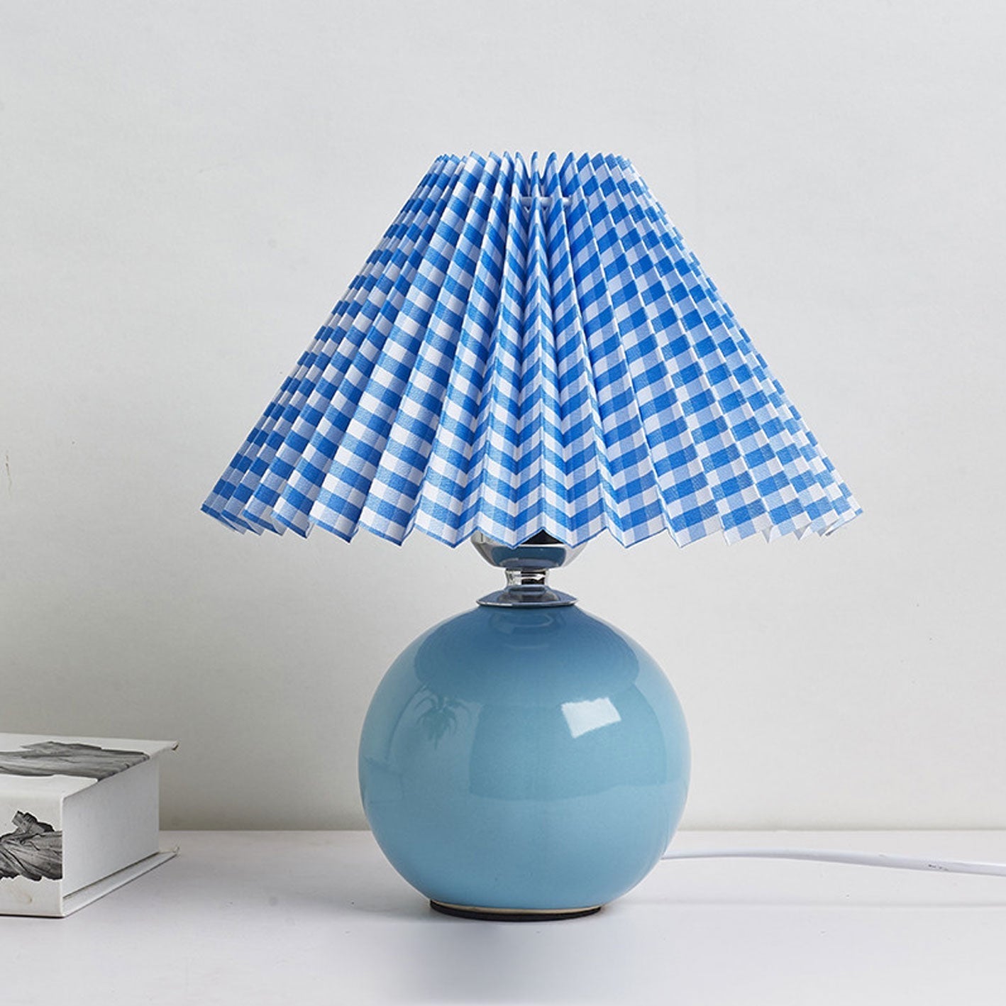 Skorter | Nordic minimalist 1-light table lamp made of ceramic with pleats