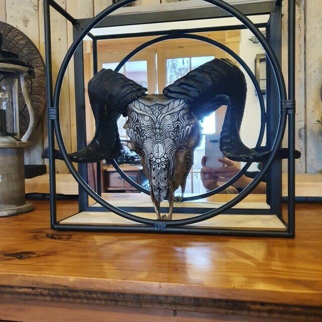 Skorter | Carved Ram Skull