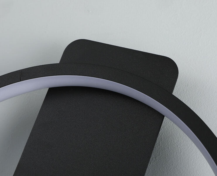 Skorter | Modern, minimalist, clock-shaped LED wall lamp with 1 light